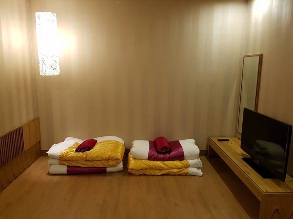 J Square Hotel And Wedding Jinju Exterior photo