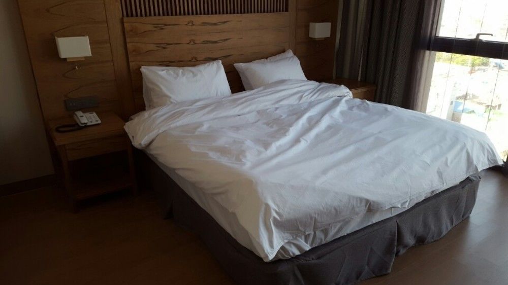 J Square Hotel And Wedding Jinju Exterior photo