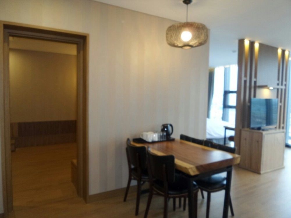 J Square Hotel And Wedding Jinju Exterior photo