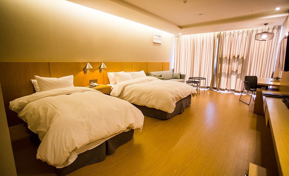 J Square Hotel And Wedding Jinju Exterior photo