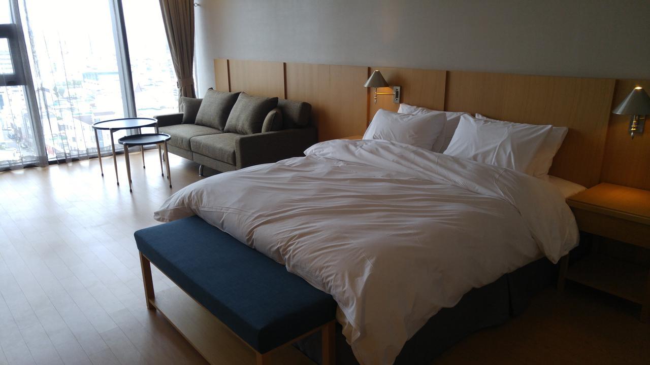 J Square Hotel And Wedding Jinju Exterior photo