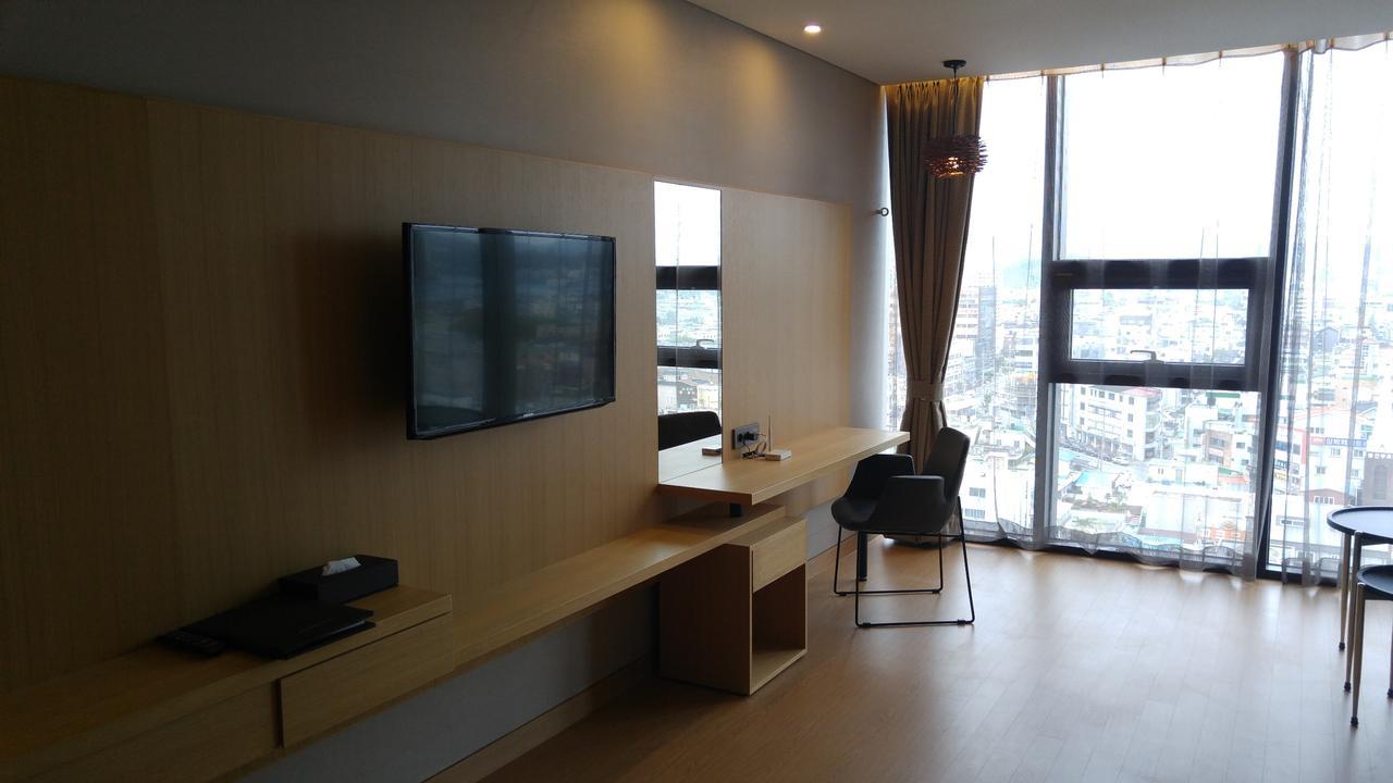 J Square Hotel And Wedding Jinju Exterior photo