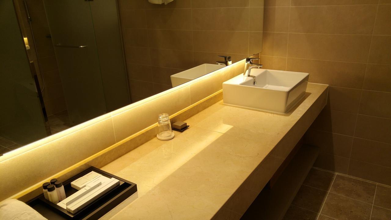 J Square Hotel And Wedding Jinju Exterior photo