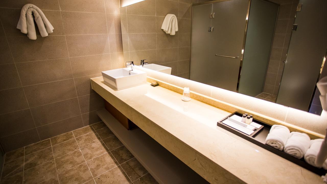 J Square Hotel And Wedding Jinju Exterior photo