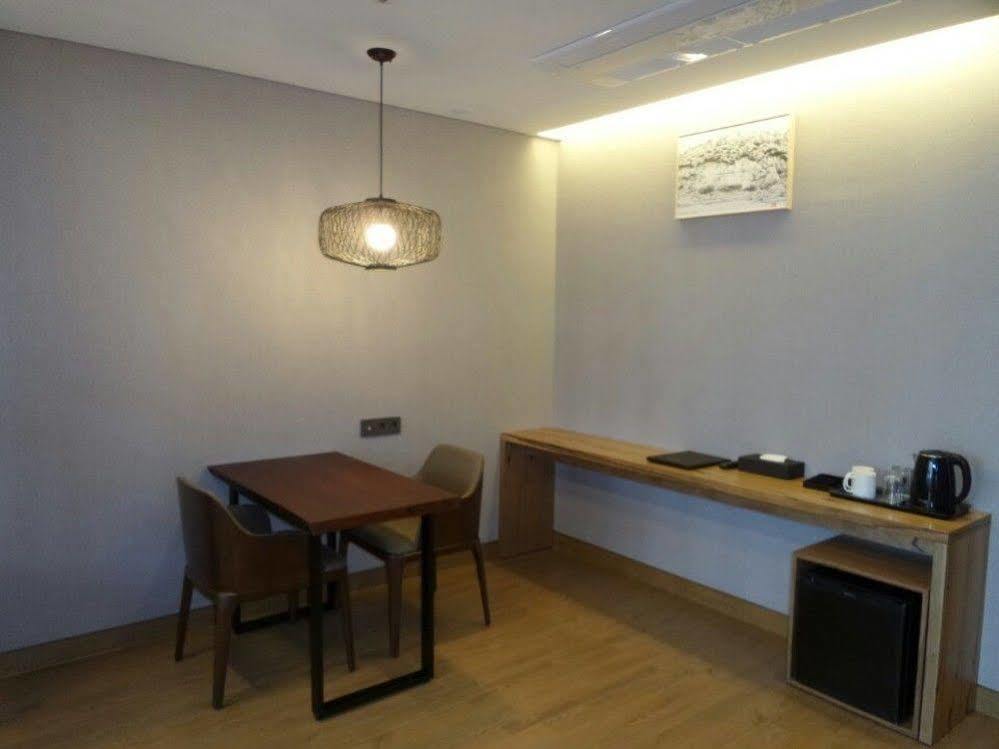 J Square Hotel And Wedding Jinju Exterior photo
